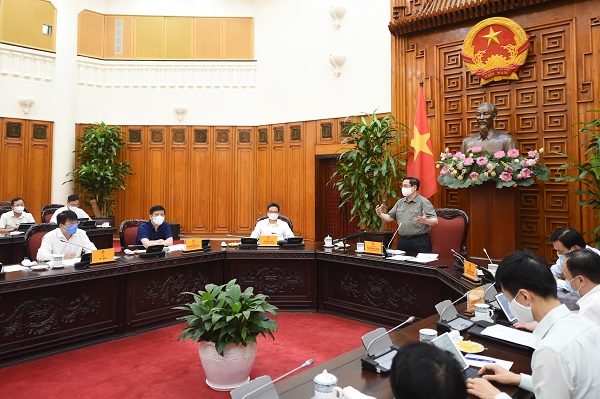 “Chúng ta không lơ là, chủ quan, mất cảnh giác, không bi quan, hoảng hốt, phải bình tĩnh, tỉnh táo, sắc sảo trong việc chỉ đạo và tổ chức thực hiện phải tốt hơn, phù hợp với tình hình”. Ảnh VGP